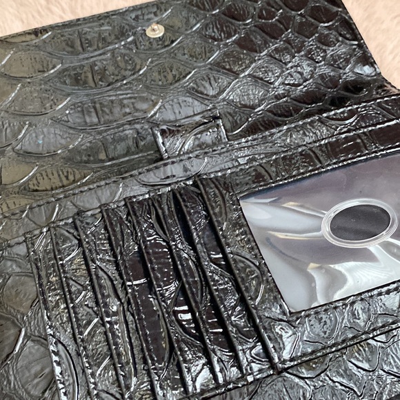 Large Guess Wallet - Picture 7 of 8